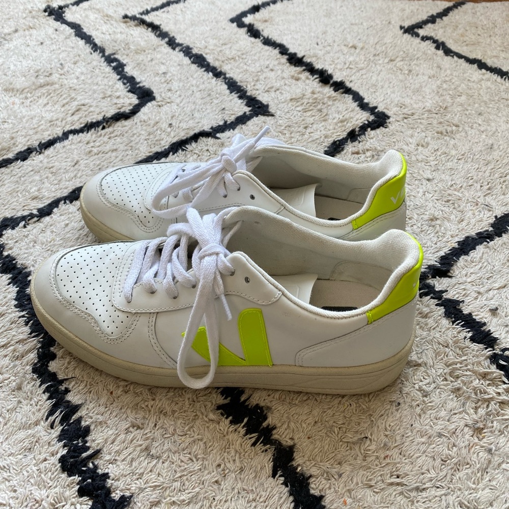 VEJA V-10 excellent used condition